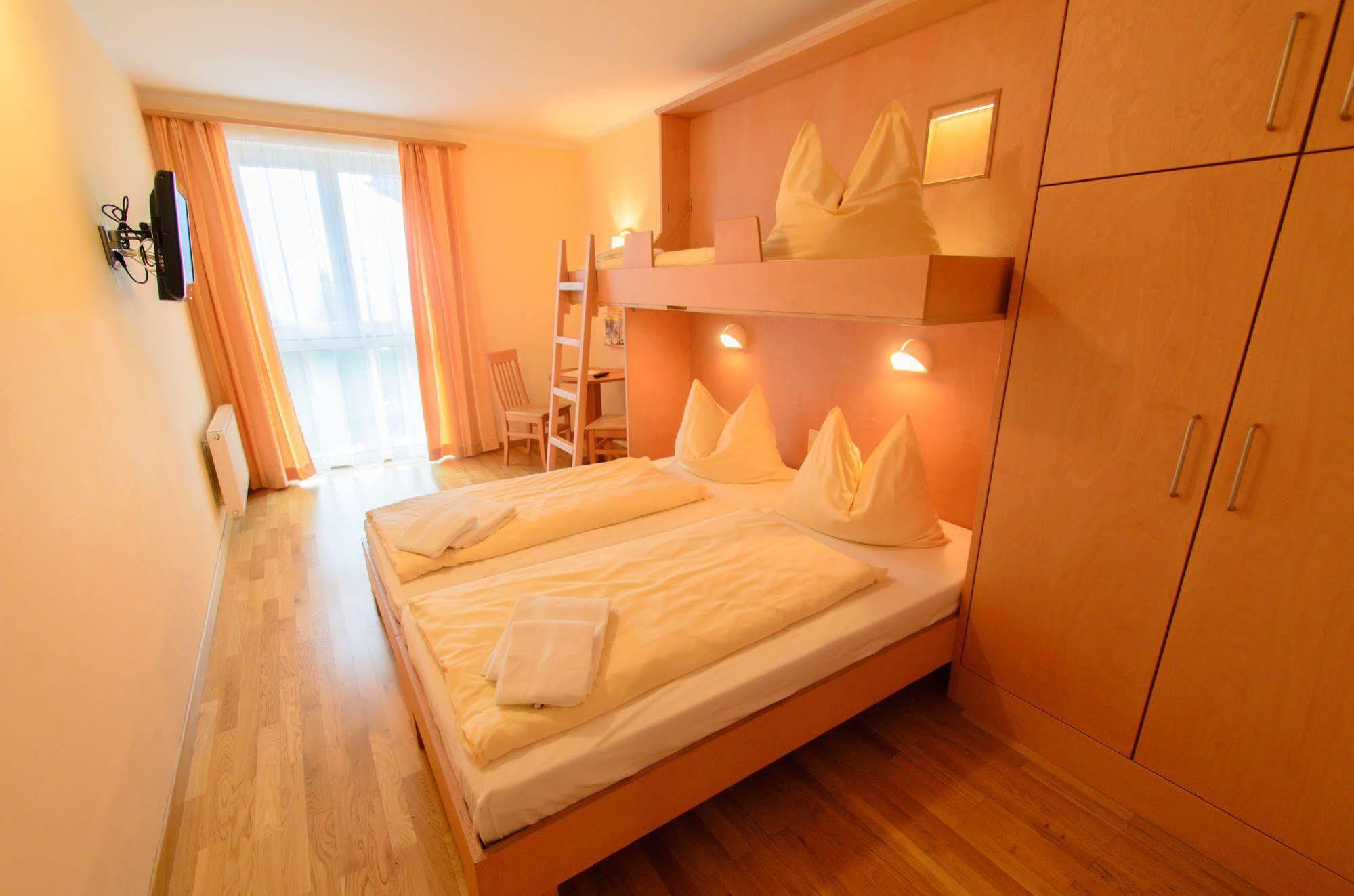 Jufa Hotel אלטאוסיי מראה חיצוני תמונה