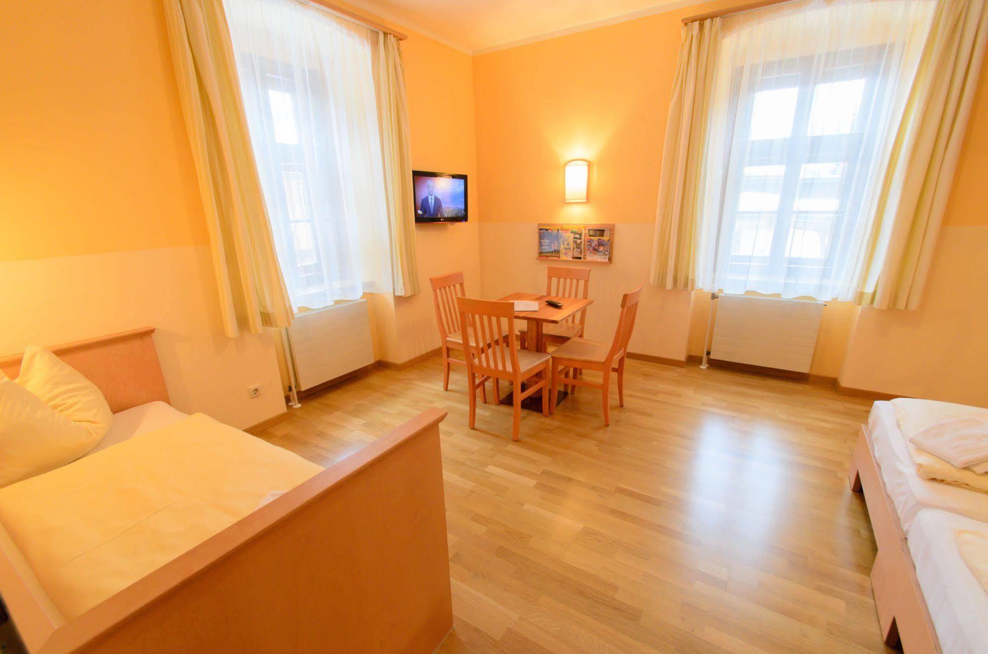 Jufa Hotel אלטאוסיי מראה חיצוני תמונה